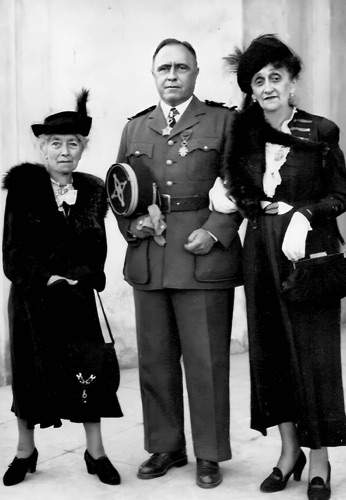 M&eacute;m&eacute; Marie, Geo, M&eacute;m&eacute; Gaby
1947 Mariage de Pierre et Jacqueline